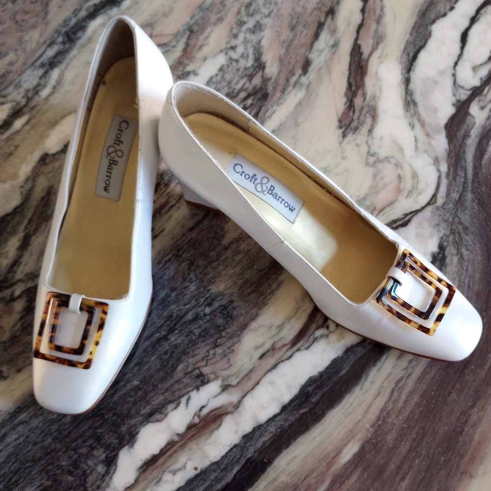 Croft & Barrow Pearl White Leather Heels with Tortoise Detail